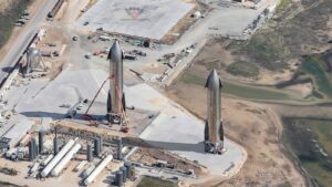 2 starships on launch pad